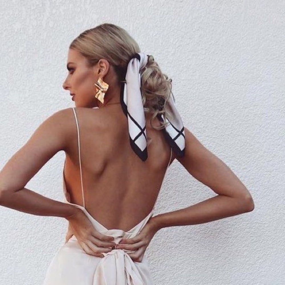 💕LAST One Elegant Black and White Wave Scarf - Picture 2 of 8